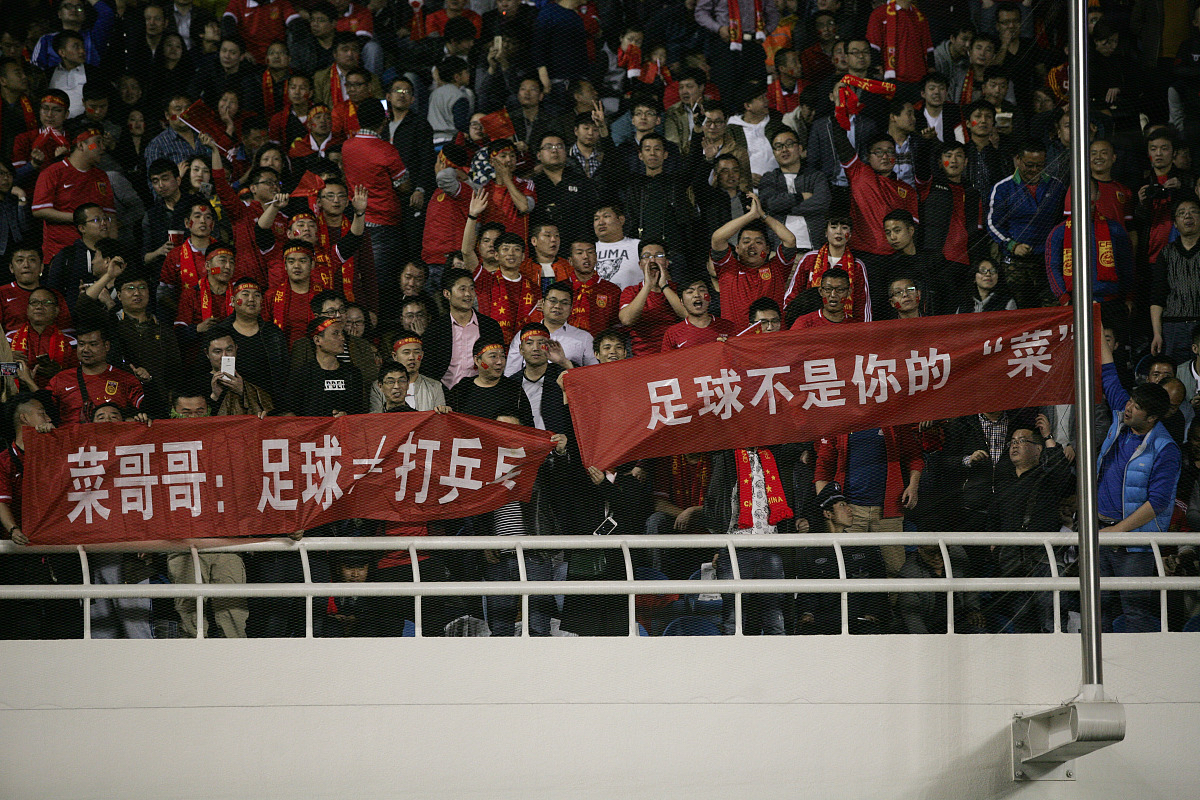 一触即发，国内足球巅峰之战火力全开的简单介绍