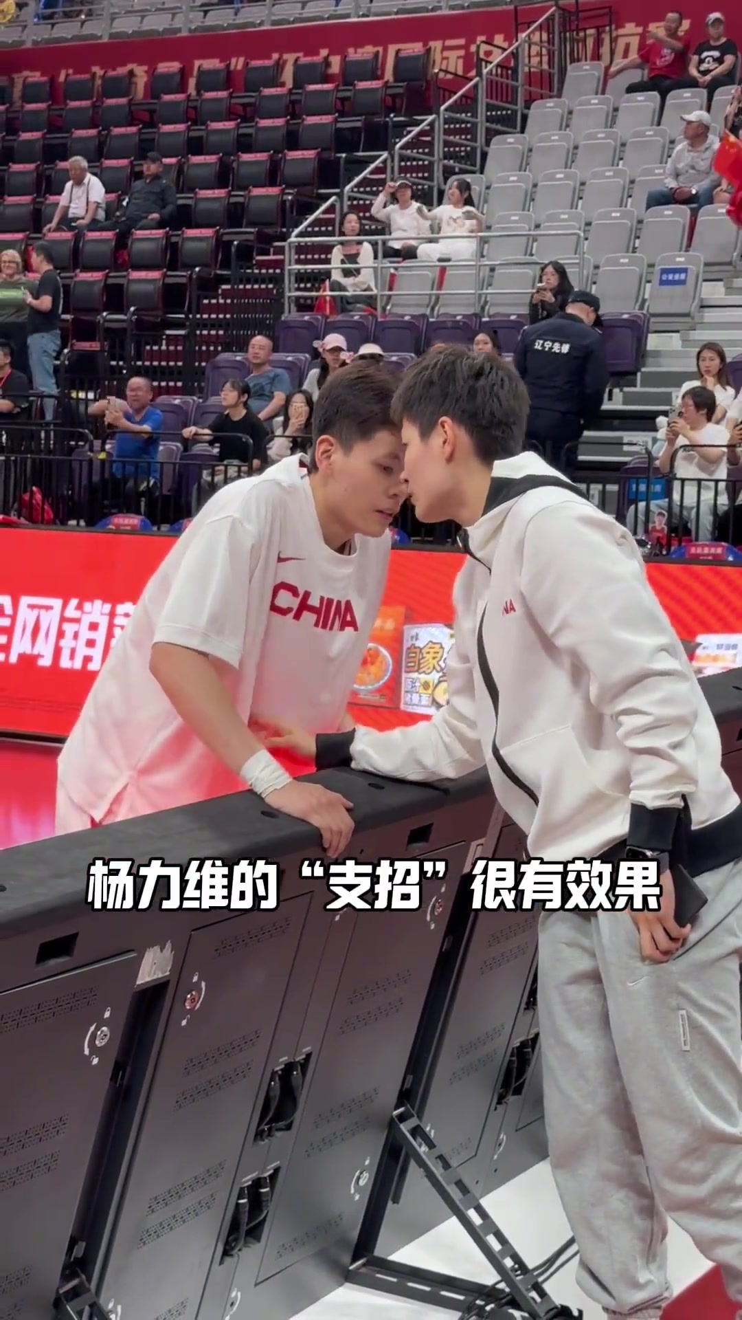 包含姐妹连线！杨力维杨舒予合砍25分老将发力助队大胜的词条
