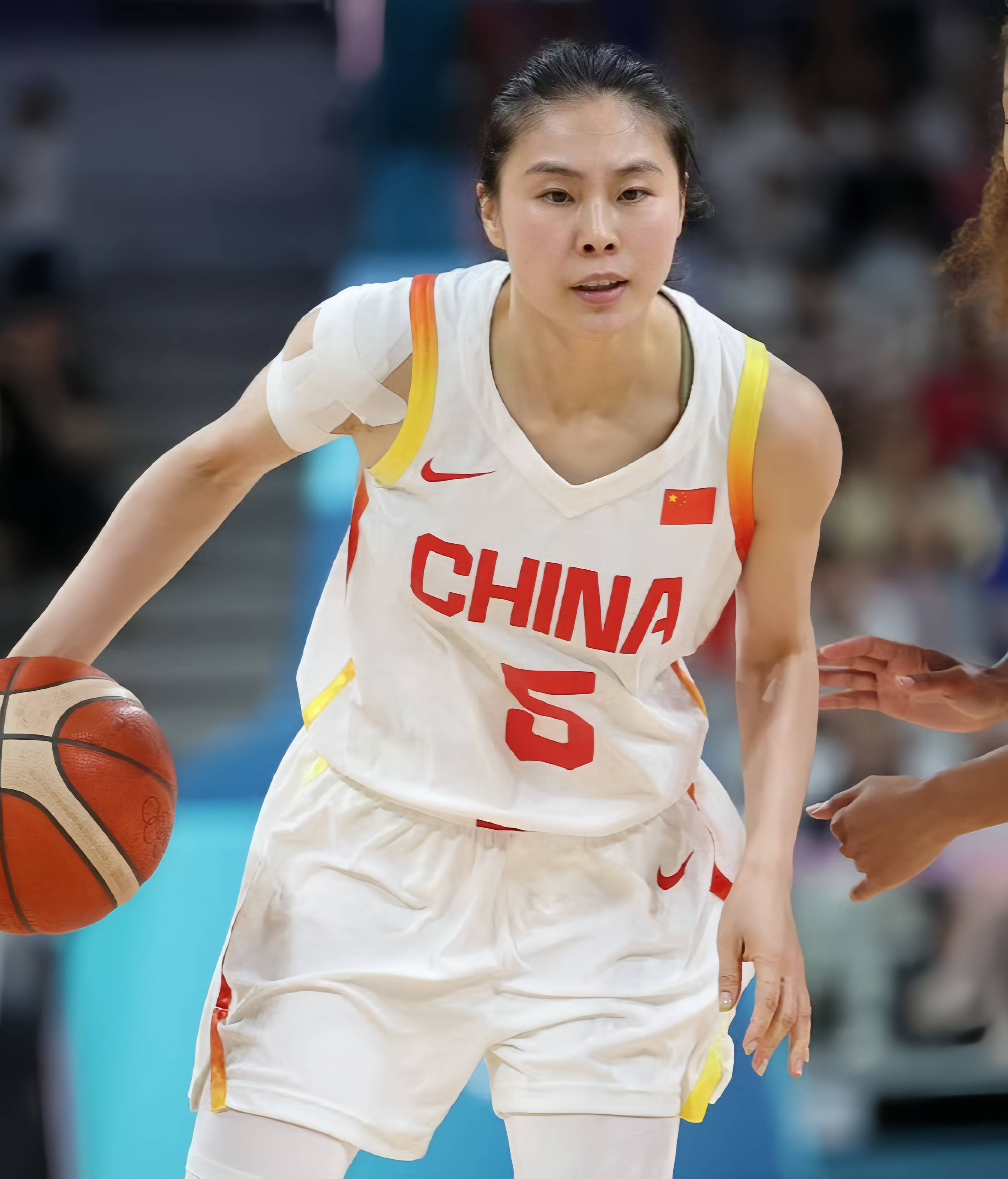 5战征服主帅!中国女篮23岁王牌诞生:新版李梦三分真准的简单介绍