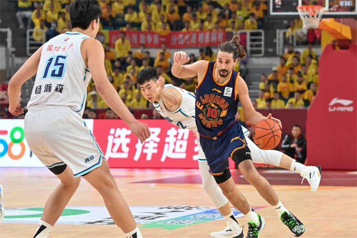 “最强助威团”已经出发！杨瀚森父母赴美为儿子NBA选秀助阵