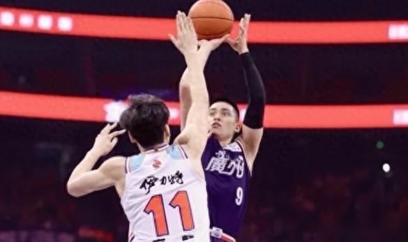 惨上加惨！德甲班霸输球+绝对核心骨折重伤，大巴黎9打11复仇死敌