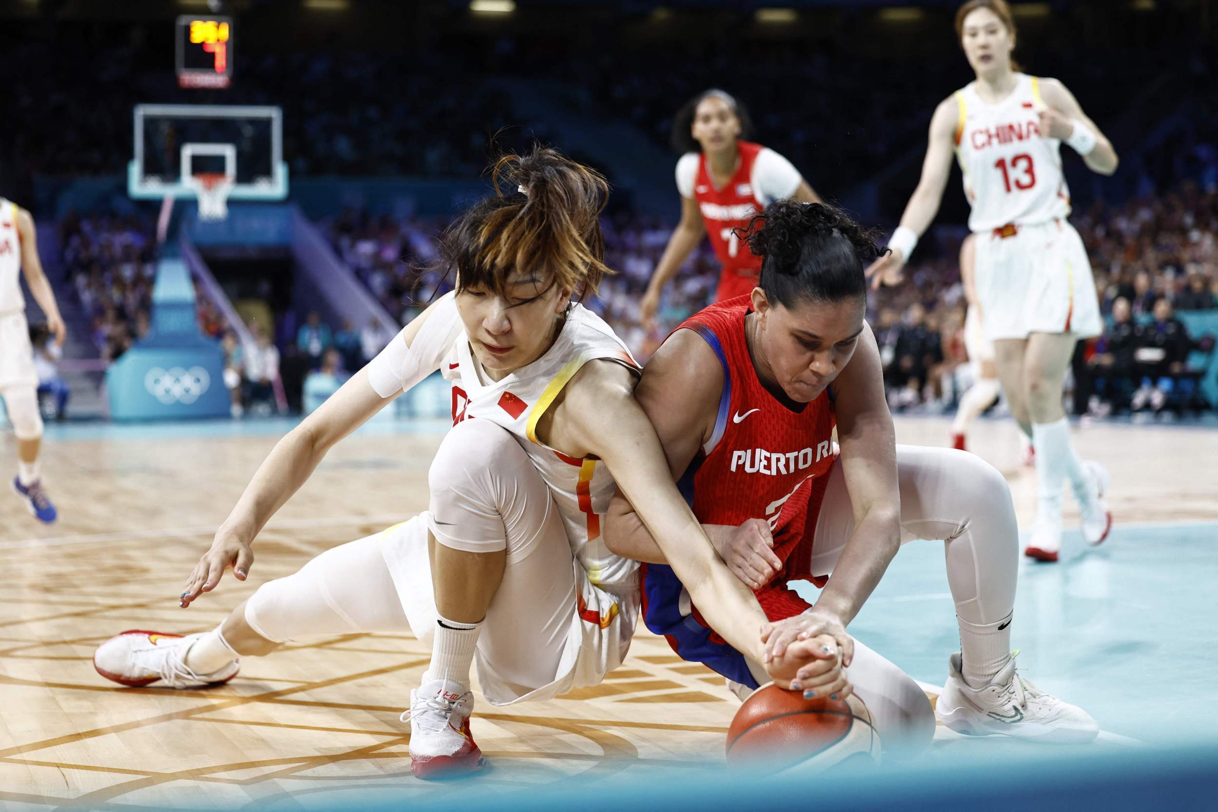 关于中国女篮昨晚对阵日本女篮精彩瞬间全场93-61大胜对手的信息