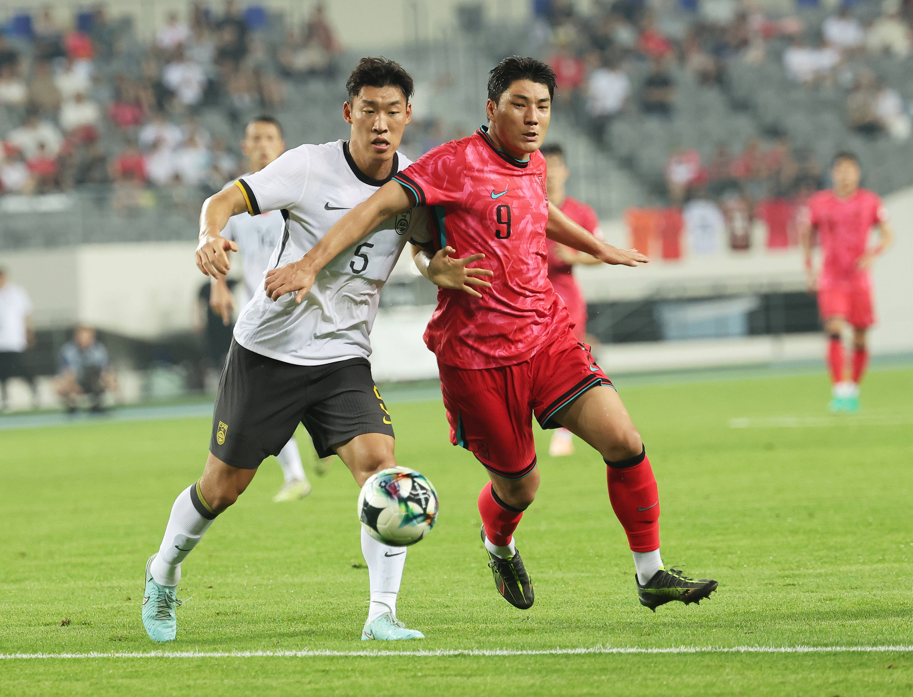 东亚杯-朱辰杰冒顶送礼国足首战0-3完败韩国